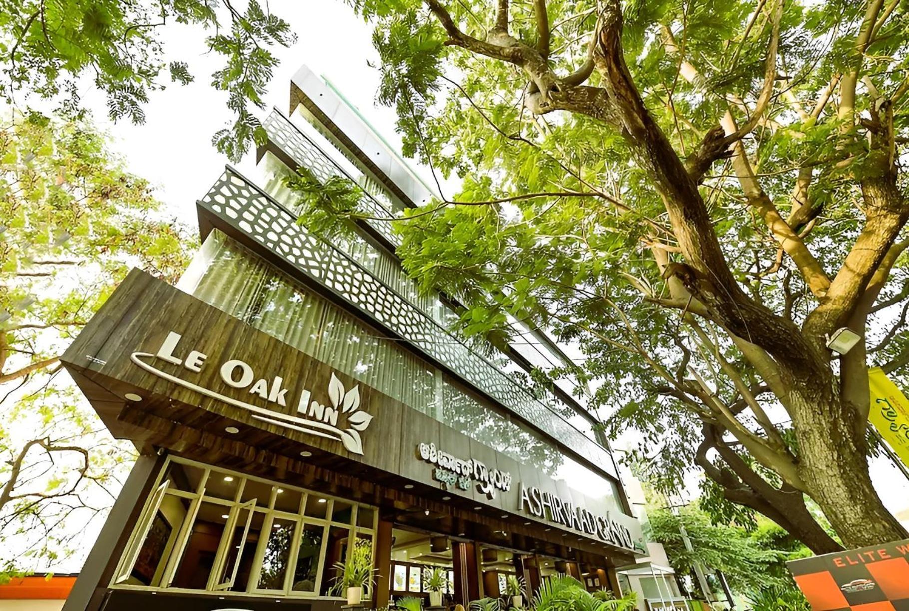 Le Oak Inn Mysore Exterior foto