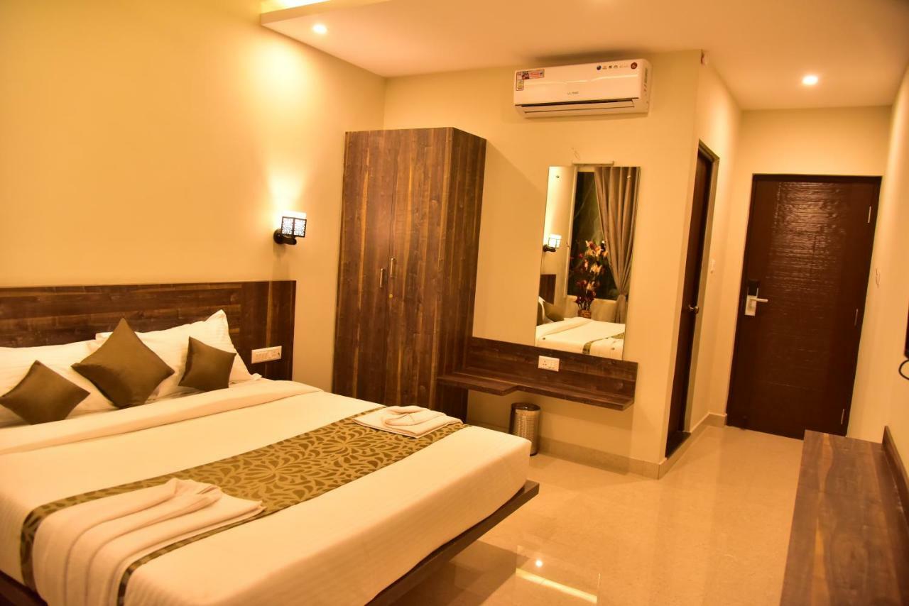 Le Oak Inn Mysore Exterior foto